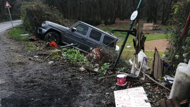 Sarıyer'de yol kenarında satış yapan kadına otomobil çarptı - Resim: 0