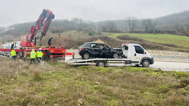 Çanakkale'de çaya düşen otomobildeki 1 kişi öldü, 1 kişi yaralandı - Resim: 1