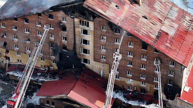 Kartalkaya Kayak Merkezi'ndeki yangında son durum! Çarşaflarla camlardan kaçmak istemişler - Resim: 0