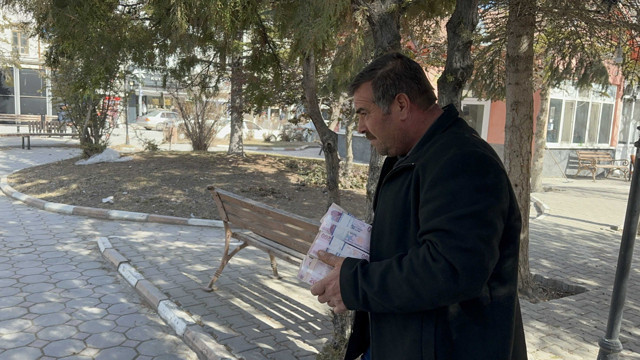 Hesabına 1 milyon 152 bin lira yatırıldı, kuruşuna bile dokunmayıp sahibini buldu - Resim: 0