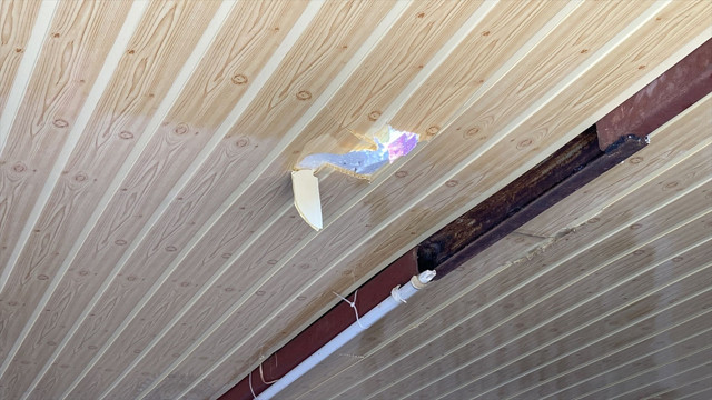 Kontrollü patlatmada fırlayan kaya eve isabet etti - Resim: 0