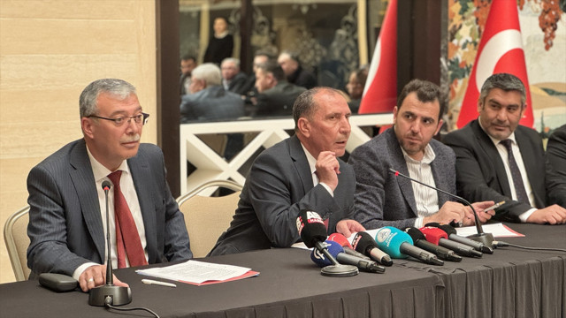 2 belediye başkanı Yeniden Refah Partisi'nden istifa etti - Resim: 0