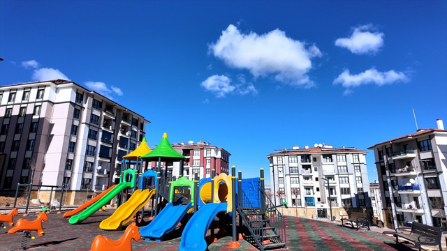 Depremzede çift yeni konutlarına yerleşti! Bakan Kurum paylaştı: Biliyoruz ki attığımız her temelde umut var - Resim: 4