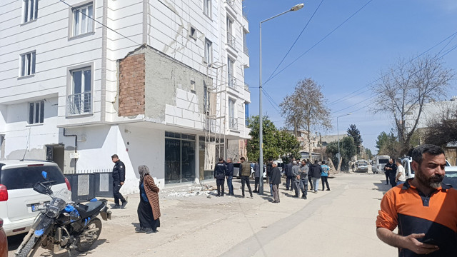 Adıyaman'da inşaatta çöken iskeleden düşen 2 işçi ağır yaralandı - Resim: 0