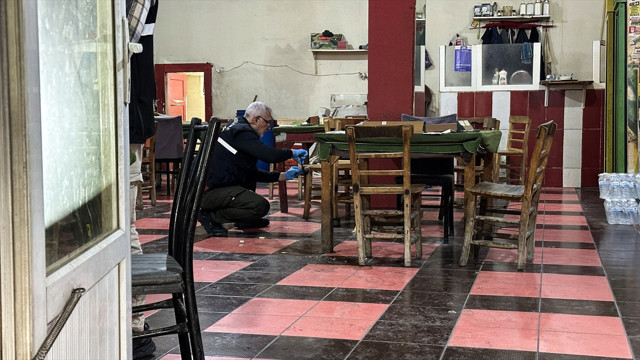 Adana'da kahvehanede oturan 2 kişi vurularak öldürüldü! Saldırgan 17 yaşında - Resim: 1