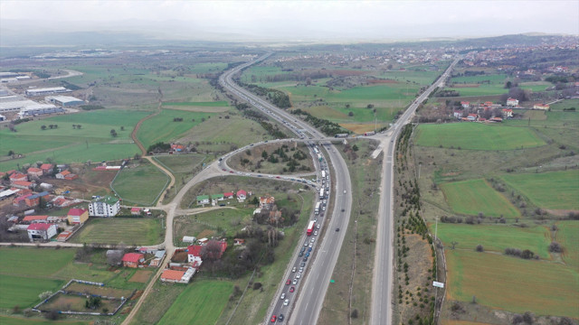 Bayram tatili trafiği şimdiden başladı! Yola çıkacaklar dikkat - Resim: 0
