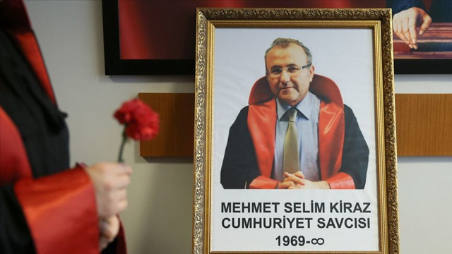 Bakan Yerlikaya'dan, şehit Cumhuriyet Savcısı Mehmet Selim Kiraz'ın ailesine ziyaret - Resim: 1