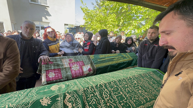 Samsun'da heyelan faciası: Baba ve 2 kızının cenazeleri toprağa verildi - Resim: 0