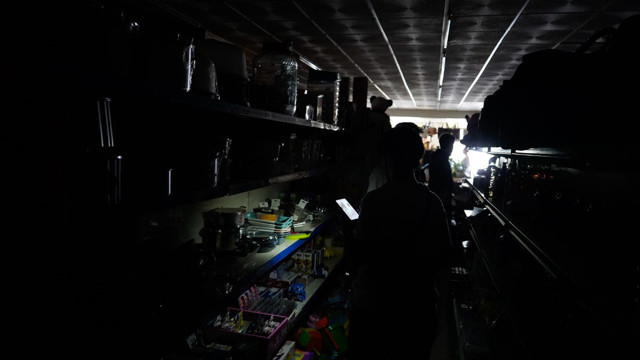 İspanya ve Portekiz'deki elektrik kesintisinin gerçek sebebi ne? Kenara pil ve mum koyun - Resim: 0