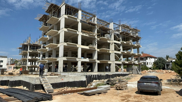 İlk iş günüydü! Antalya'da işçi merdiven boşluğuna düşüp öldü - Resim: 0