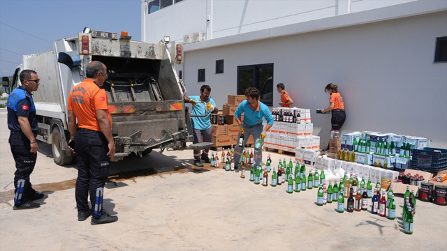 Antalya'da skandalın ortaya çıkmasıyla toptan gıda deposu mühürlendi, ürünlere el konuldu - Resim: 0