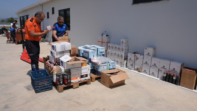 Antalya'da skandalın ortaya çıkmasıyla toptan gıda deposu mühürlendi, ürünlere el konuldu - Resim: 1