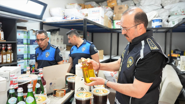 Antalya'da skandalın ortaya çıkmasıyla toptan gıda deposu mühürlendi, ürünlere el konuldu - Resim: 2