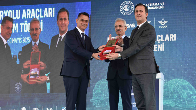 Bakan Uraloğlu: Demir yolu ağımızı 2028'e kadar 17 bin 500 kilometreye yükseltmeyi hedefliyoruz - Resim: 1