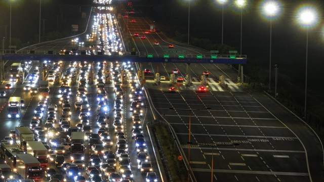 Kurban Bayramı tatili başladı binlerce kişi yollara düştü! Köprüden geçişler ücretsiz, bu yollarda çalışma var - Resim: 1