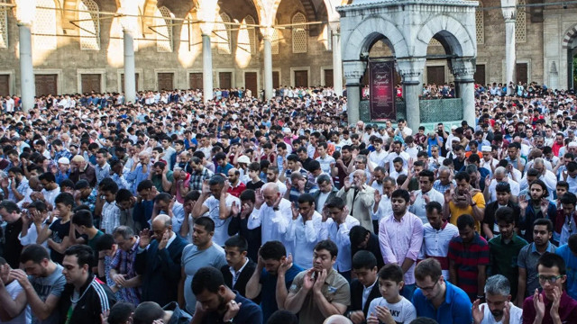 Bayram namazı saat kaçta nasıl kılınır? Tüm illerin namaz vakti İstanbul, Ankara, Bursa... - Resim: 1