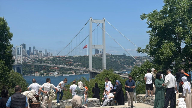 İstanbul'da bayramın üçüncü gününde vatandaşlar sahil ve parklara akın etti - Resim: 0