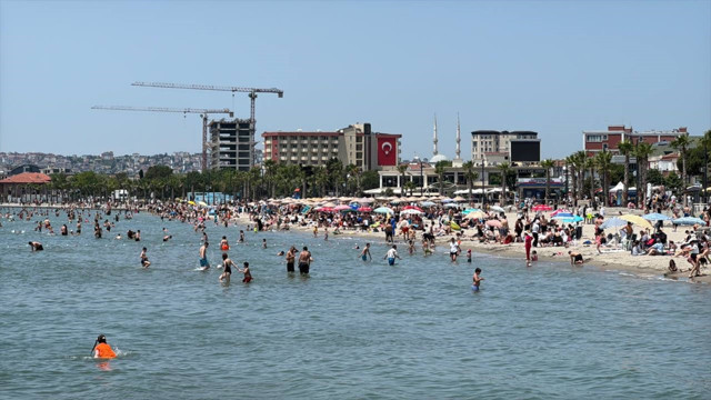 İstanbul'da bayramın üçüncü gününde vatandaşlar sahil ve parklara akın etti - Resim: 2