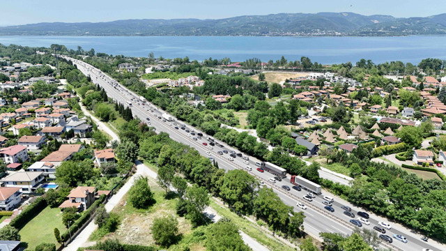 Tatilcilerin dönüş yolculuğu başladı! Anadolu Otoyolu'nda trafik yoğunluğu yaşanıyor - Resim: 1