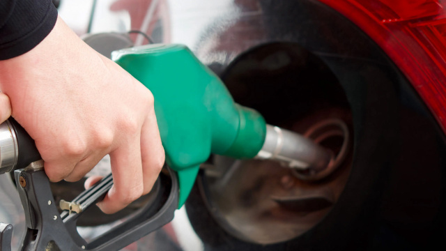 Bu benzin zammı ile litre fiyatı ilk kez 50 lirayı bulacak motorin zammı da... - Resim: 0