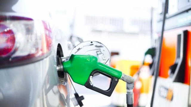 Motorine gece büyük zam var! Benzinin litresi kaç lira oldu bazı illerde 50 lira - Resim: 0