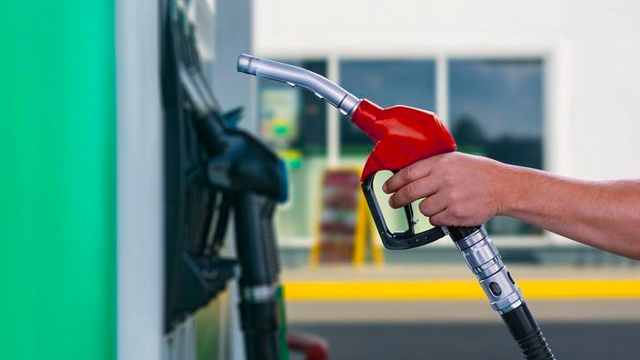 Motorine gece büyük zam var! Benzinin litresi kaç lira oldu bazı illerde 50 lira - Resim: 1