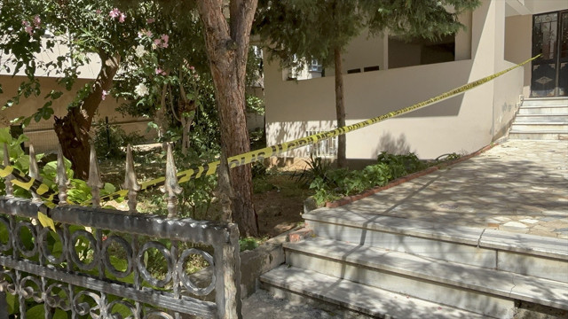 Maltepe'de bir binanın 8. katındaki balkon çöktü - Resim: 0