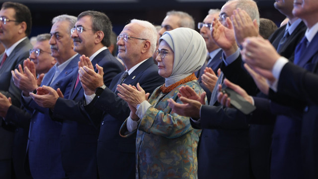 Emine Erdoğan gözyaşlarını tutamadı! Tarihi konuşmada tarihi anlar! - Resim: 0