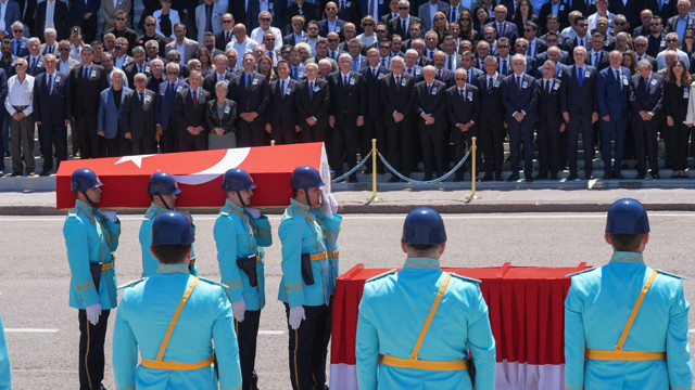 Altan Öymen'in cenaze töreninde muhalefet ve iktidar kol kola - Resim: 1