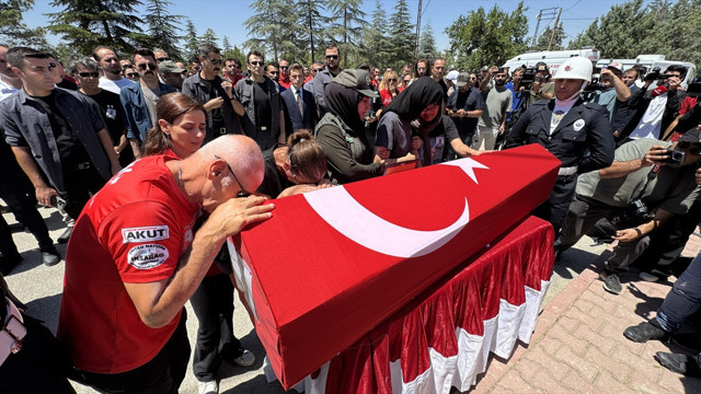 Orman yangını şehitlerinden Muharrem Can'a veda! Törende gözyaşları sel oldu - Resim: 0