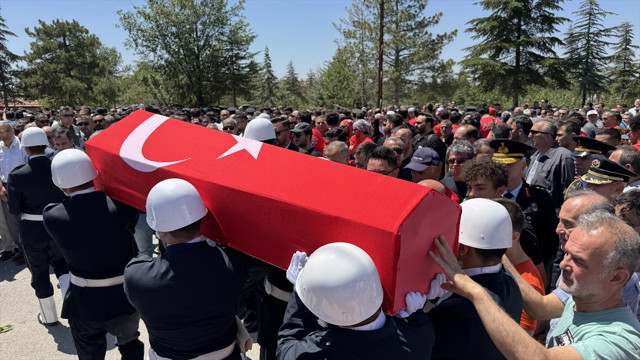 Orman yangını şehitlerinden Muharrem Can'a veda! Törende gözyaşları sel oldu - Resim: 1