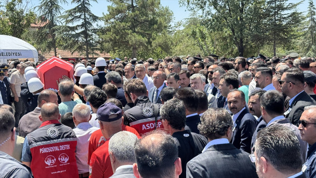 Orman yangını şehitlerinden Muharrem Can'a veda! Törende gözyaşları sel oldu - Resim: 2