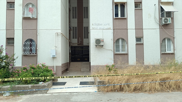 Panik anları! Apartmanın merdivenleri çöktü, 20 kişiyi itfaiye kurtardı - Resim: 0