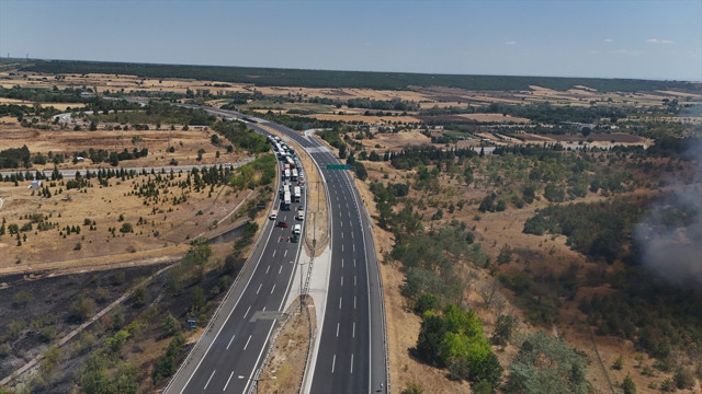 Kırklareli'nde yangın! Avrupa Otoyolu trafiğe kapatıldı - Resim: 1