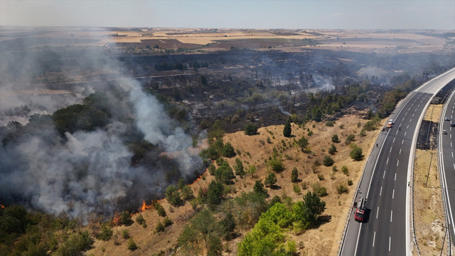Kırklareli'nde yangın! Avrupa Otoyolu trafiğe kapatıldı - Resim: 0