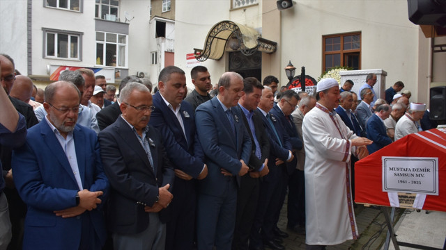 Eski bakan Mustafa Demir'in cenazesi toprağa verildi - Resim: 1