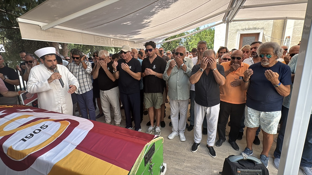 Spiker Ümit Aktan son yolculuğuna uğurlandı! Cenaze törenine ünlü isimler akın etti - Resim: 2