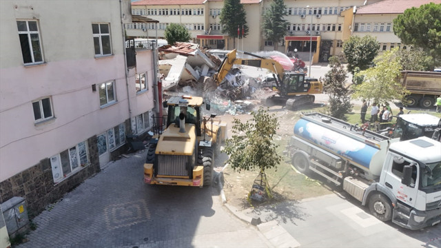 Balıkesir depreminde yıkılan binanın müteahhidi ve sahibi gözaltına alındı! - Resim: 3