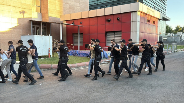Gaziantep'te kaza süsü verip esnafı gasbettiler! 9 Kişi adliyede - Resim: 0