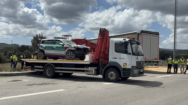 Çekmeköy'de tır jandarma aracına çarptı! Yaralılar var - Resim: 0