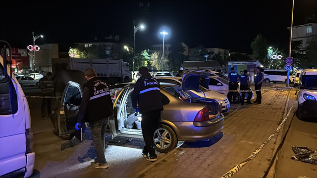 Park halindeki otomobilde patlama oldu! İkizlerden biri öldü - Resim: 0