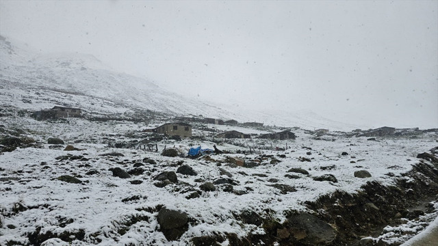 Heryer bembeyaz oldu! Kar kalınlığı 10 santimetreye ulaştı - Resim: 0