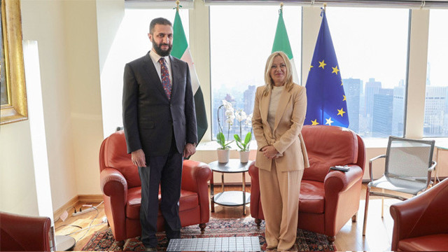 Meloni Şara görüşmesinde Meloni'nin bakışları olay oldu - Resim: 0