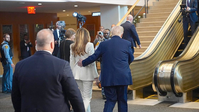 Trump'ın girişinde yürüyen merdiven arızalandı kim yaptı tartışması çıktı - Resim: 0