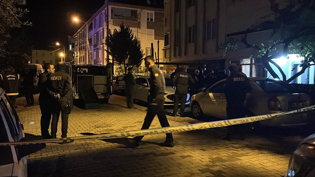 Kırık camdaki kan izlerini gördüler! Ekipler eve çilingirle girdi - Resim: 0