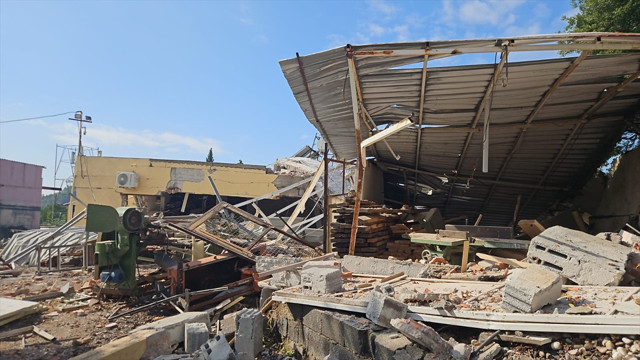 İzmir'de bir evde patlama oldu! Evin çatısı çöktü - Resim: 1