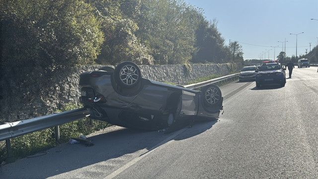 Samsun'da 3 araç çarpıştı! Trafik kazasında 4 kişi yaralı - Resim: 0
