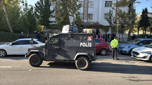 Diyarbakır'da aile faciası! 18 yaşındaki genç, annesi ve ağabeyini tüfekle öldürdü - Resim: 0