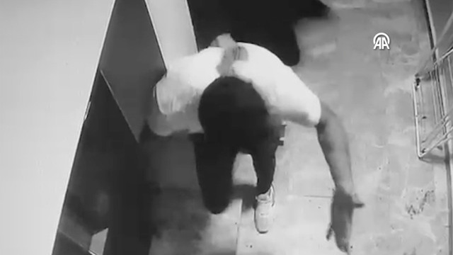 Eşi ile oğlunun arkadaşını otelde yakaladı! Gözü döndü, dehşet saçtı - Resim: 2