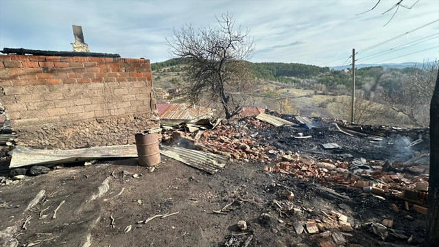Kastamonu'da yaşlı adam küle dönen evde can verdi - Resim: 0
